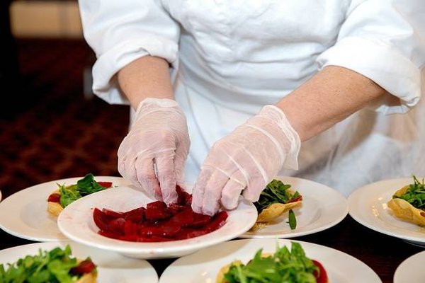 Comment éviter les erreurs de service traiteur pour un séminaire d'entreprise réussi ?
