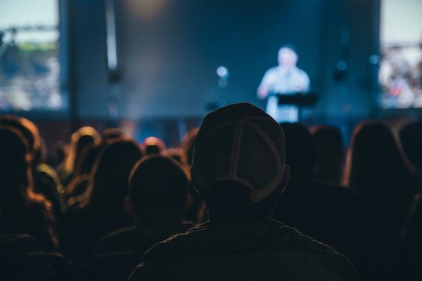 Organiser un Séminaire Réussi à Perpignan : Les Meilleurs Lieux et Astuces