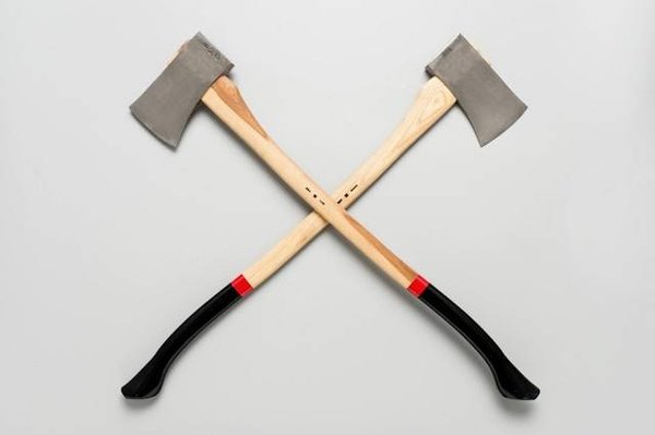 Lancer de hache: Comment le bar à hache devient la nouvelle tendance pour se défouler après le travail